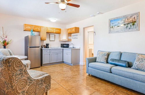 St. Pete Beach Hotel | Bella Sirena Inn