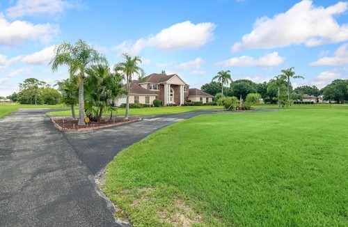 Okeechobee House | Belle Aire Country Estate Fly-In Community Fishing Hiking Boating Horseback