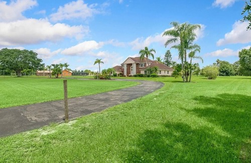 Okeechobee House | Belle Aire Country Estate Fly-In Community Fishing Hiking Boating Horseback