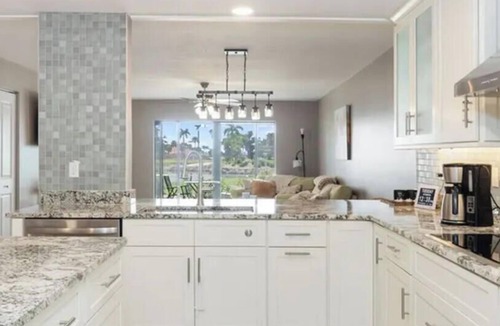 Iona Condo | BEST OF BOTH WORLDS 🏝️🏖️ between Fort Myers Beach and Sanibel Island!