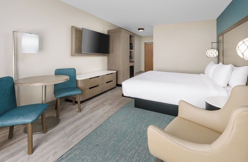 Florida Keys Hotel | Best Spot For Your Next Trip! Outdoor Pool, Free Breakfast, Pets Allowed!