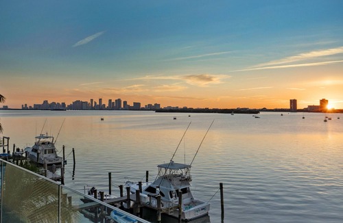 North Bay Village Villa | Best Sunset Bayfront Villa with Pool/Jacuzzi/Dock/Gated Island