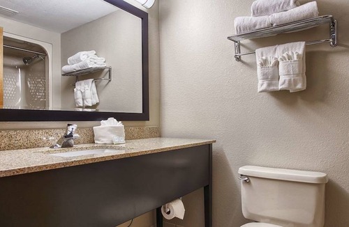 Seven Oaks Hotel | Best Western Executive Inn & Suites