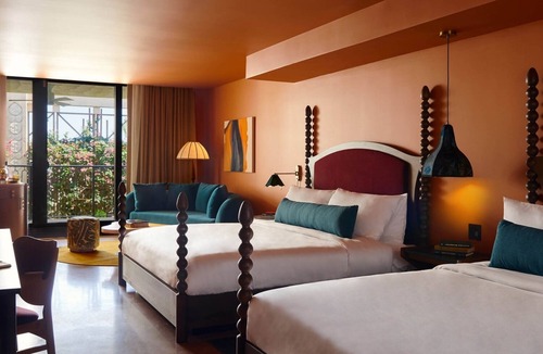 Coconut Grove Hotel | Better Choice for your Vacation! 2 Relaxing Rooms with Rooftop Pool Access!