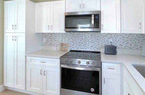 Iona House | BETTER THAN NEW - FULLY REMODELED - SHORT-TERM RENTAL FRIENDLY
