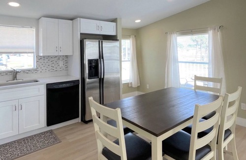 Iona House | BETTER THAN NEW - FULLY REMODELED - SHORT-TERM RENTAL FRIENDLY