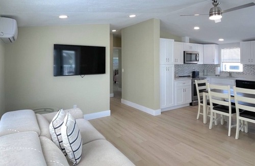 Iona House | BETTER THAN NEW - FULLY REMODELED - SHORT-TERM RENTAL FRIENDLY