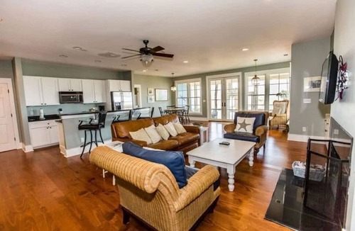Melrose on the Beach House | Blue Breeze Cottage-Oceanfront with Golf Cart