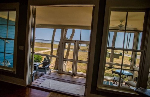 Melrose on the Beach House | Blue Breeze Cottage-Oceanfront with Golf Cart