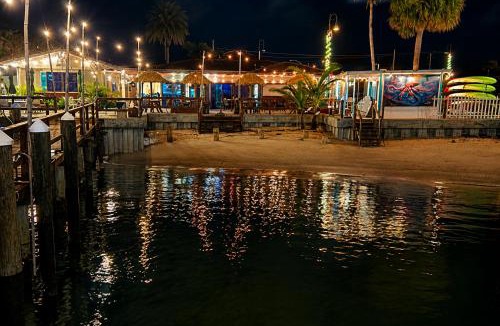 Singer Island Hotel | Blue Heron Bridge Hotel and Dive Club