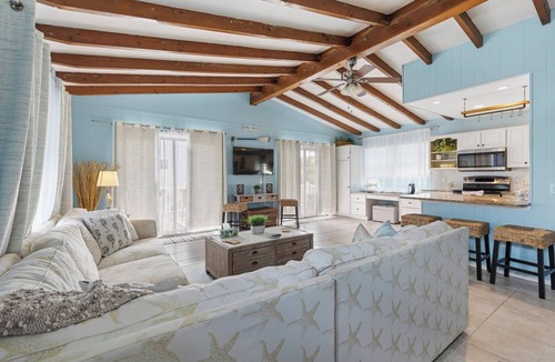 Little Venice House | Blue Lagoon 2bed/2bath with private pool - no dockage