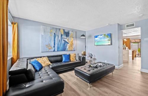 Lauderdale Lakes House | Blue Martini