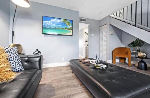 Lauderdale Lakes House | Blue Martini
