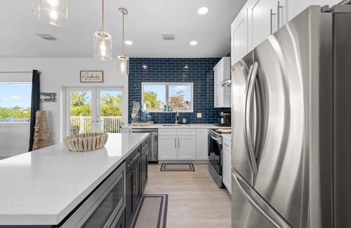 Marathon Villa | Blue Pearl ~ Waterfront Oasis w/Pool & Dock!