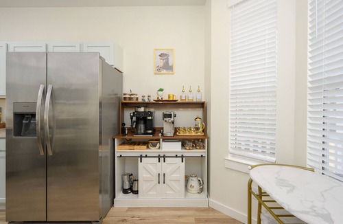 Old Town Bluffton House | Bluffton Lowcountry Casa Del Café/Private Driveway+Fence Yard