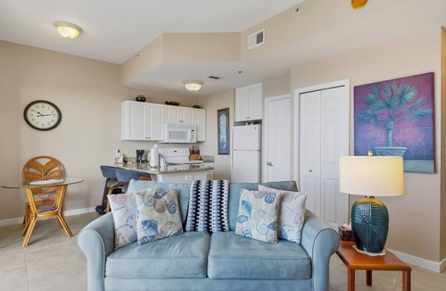 St. Petersburg Condo | Boca Ciega Bay Resort – Top Floor Waterfront Condo with Bay Views