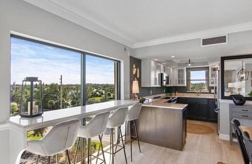 Central Beach Condo | BOGO - 1 WEEK FREE- DIRECT OCEANFRONT Top-Floor End Unit Sunrises & Sunsets