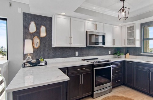 Central Beach Condo | BOGO - 1 WEEK FREE- DIRECT OCEANFRONT Top-Floor End Unit Sunrises & Sunsets