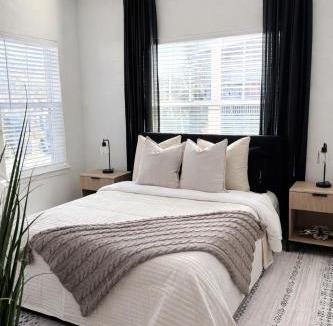 Bearss Plaza Apartment | Boho Boutique Retreat - Pool - Gym - Private Patio