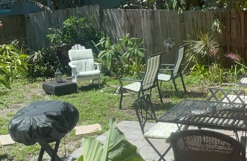 Disston Heights Apartment | Boho Chic 1BR apt with hot tub, yard and BBQ near beach & downtown St. Pete
