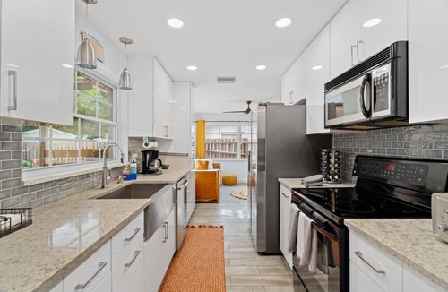 Largo House | Boho Heated Pool House w/Gym <20min to Beaches!