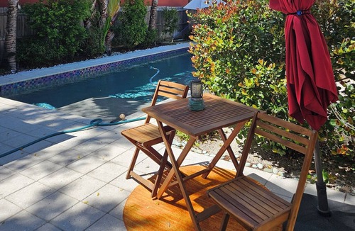 Gillespie Park Cottage | 🦩Book Me Baby! Pool, Pet-Friendly Paradise Near Downtown Sarasota🦩