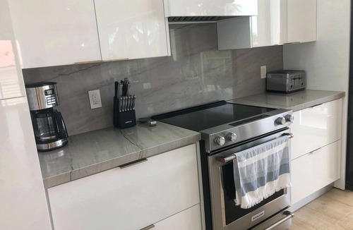 Marathon House | ~BOOK NOW~APRIL-MID MAY 2026~650/NT~ Fish, Swim, Relax! Pool & Dock–NEAR BEACH