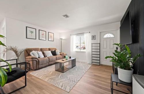 Bonita Springs Apartment | Brand New 2Bed in Bonita's Heart with Superb Patio and Garden