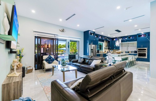 Marathon House | BRAND NEW 6 BEDROOM 7 BATHROOMS PARADISE IN MARATHON