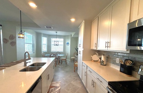 Venice Condo | Brand New Condo on Golf Course, beautifully decorated!