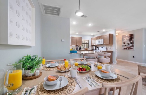 Iona House | Brand new LAKE FRONT listing. 3 miles to Sanibel.