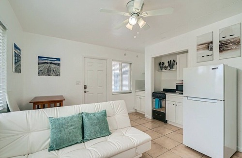 Palm Beach Shores House | 🏖 Breathtaking 1 Bedroom ~ Prime Singer Island 🏖