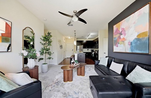 Courier City - Oscawana Apartment | Bright 2BR/2BA Tampa Haven: Productivity & Relaxation