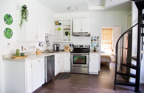Riverland Terrace House | Bright and beautiful 2-bedroom carriage house in Charleston SC with AC, WiFi