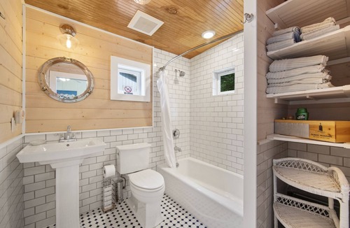 Sanibel Cottage | Bright Classic Florida Beach Cottage-Heated pool and tennis!