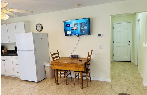 Southgate Apartment | Bright & Comfy 1BR Apartment