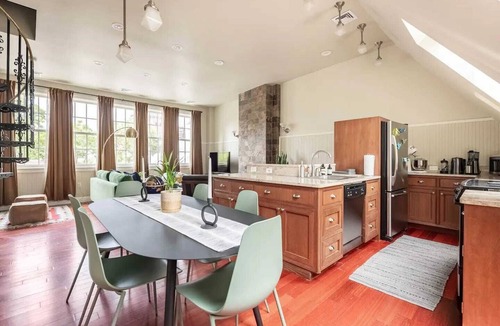 Greenwich Village Apartment | Bright Greenwich Village Loft w/Private Rooftop & City View