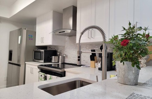 Largo House | Bright-Lovely 2 Bed 1 Bath,15 Minutes From Beach
