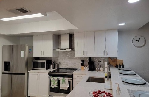 Largo House | Bright-Lovely 2 Bed 1 Bath,15 Minutes From Beach