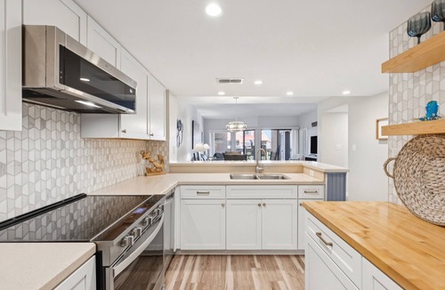 Shelter Cove House | Bright & Modern Pet Friendly Beach Getaway