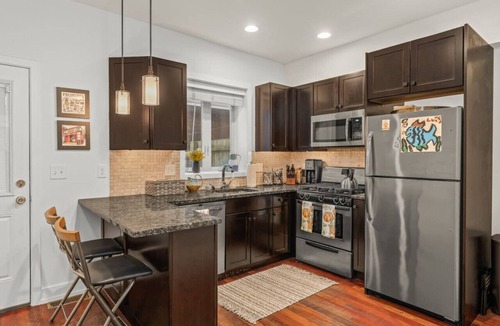 Queen Village House | Bright & Modern Home with Patio