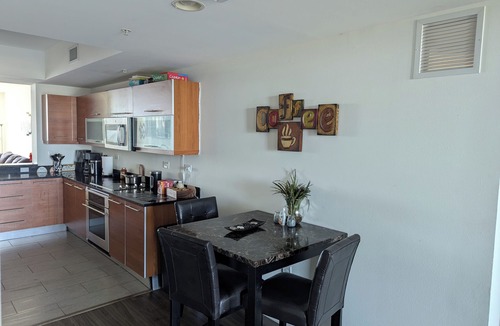 Fort Myers Apartment | Bright Ocean View 2-bedroom tower with AC in pleasant downtown Fort Myers