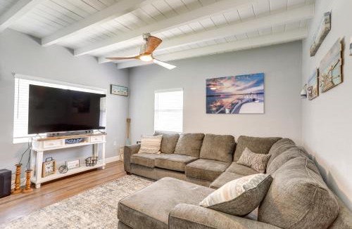 Pinellas Park House | Bright Pinellas Park Getaway w/Private Pool!