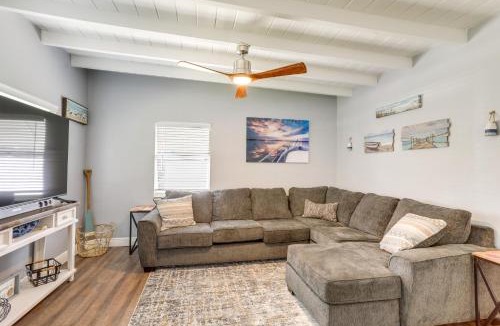 Pinellas Park House | Bright Pinellas Park Getaway w/Private Pool!