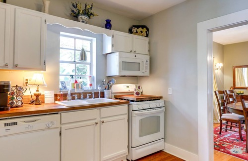 Davis Islands Villa | Bright Tampa Villa - Heated Pool, Hot Tub & Patio