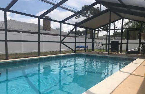 South Venice House | Bright Venice Home w/Yard < 4 Miles to Beach!