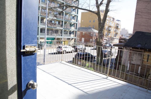 Brighton Beach Apartment | Brighton Apartment -With Balcony-5min to Beach-Separate Entrance