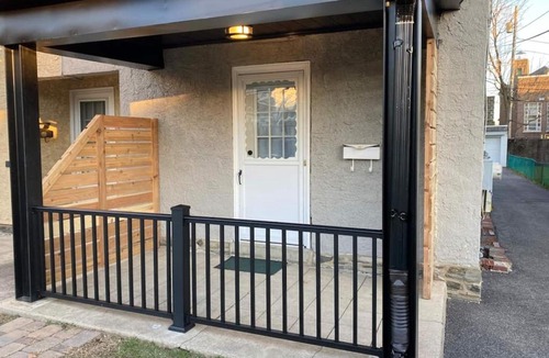 Bryn Mawr Apartment | Bryn Mawr Spacious Grnd Floor Apt Free Parking