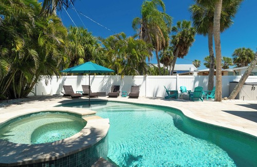 Holmes Beach House | Buddy’s Beach House Private Heated Pool and Spa- Pet Friendly