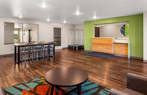 Port Saint Lucie Hotel | Budget-Friendly Room Perfect for Long Stays | Full Kitchen & Laundry